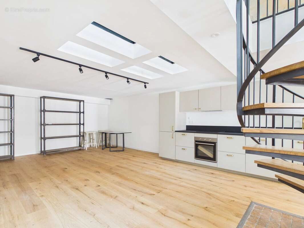 Duplex au charme historique de 102 m² - photo 2