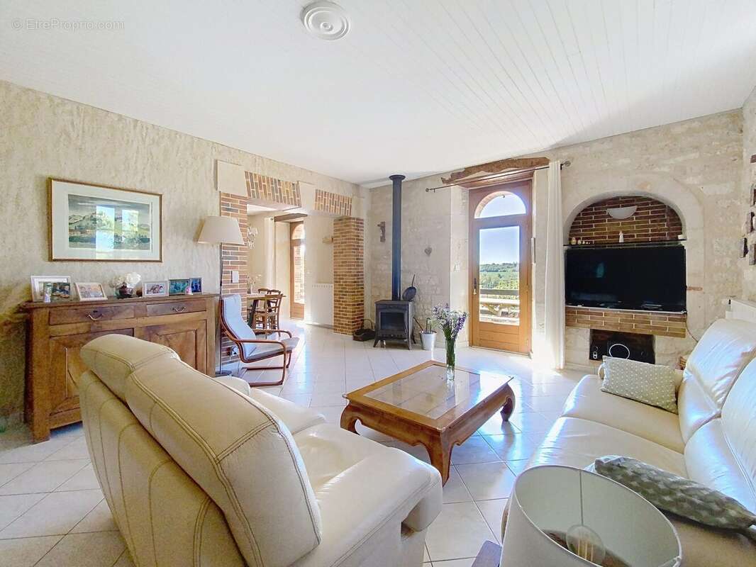 Maison à VILLENEUVE-SUR-VERE