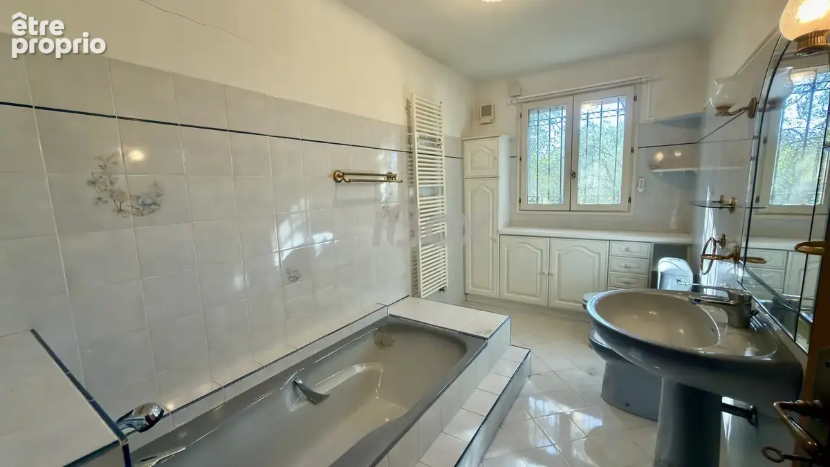 GONFARON- Maison sur un terrain de 16 000m2, nombreuses dépendances - photo 18