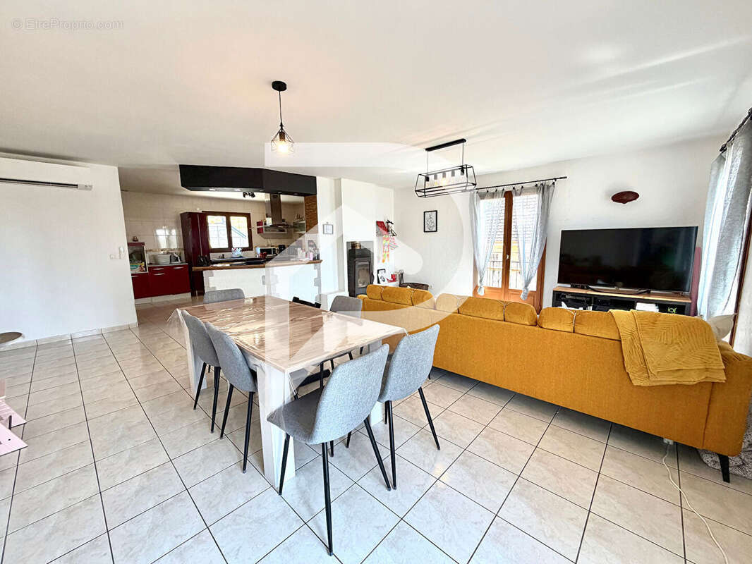 Maison Artix 7 pièces 140 m² - photo 3