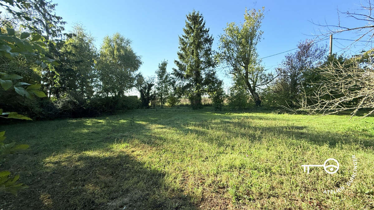 Terrain à OUZOUER-LE-MARCHE