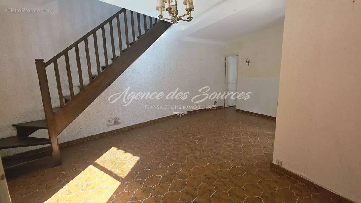 Maison à TAVERNES
