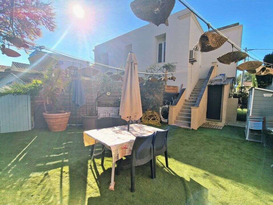 Marseille 12ème - Bas de villa T3 à vendre - 2 chambres - - Maison à MARSEILLE-12E