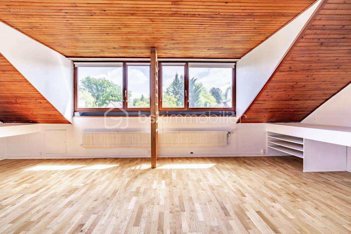 Maison à MARNES-LA-COQUETTE