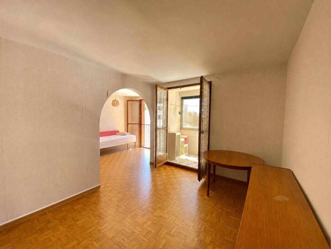Appartement à MARSEILLE-4E