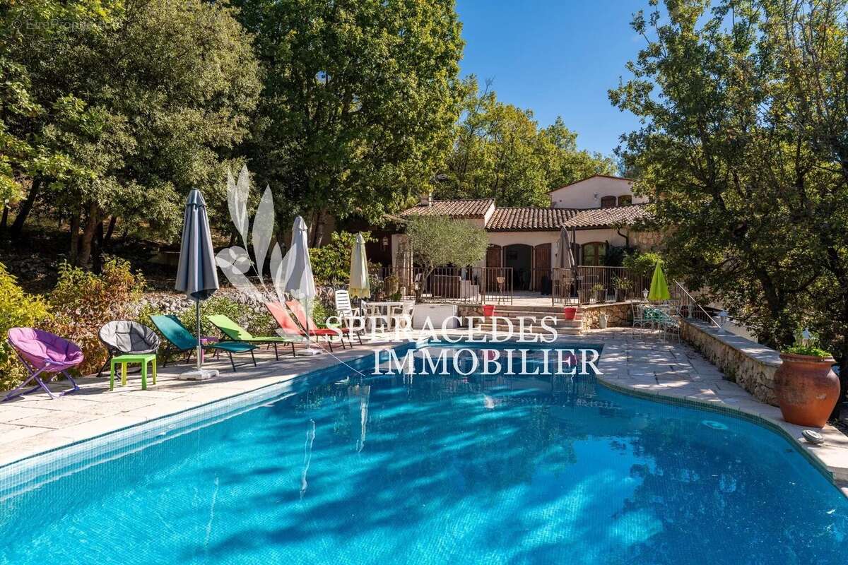 Maison à SAINT-CEZAIRE-SUR-SIAGNE