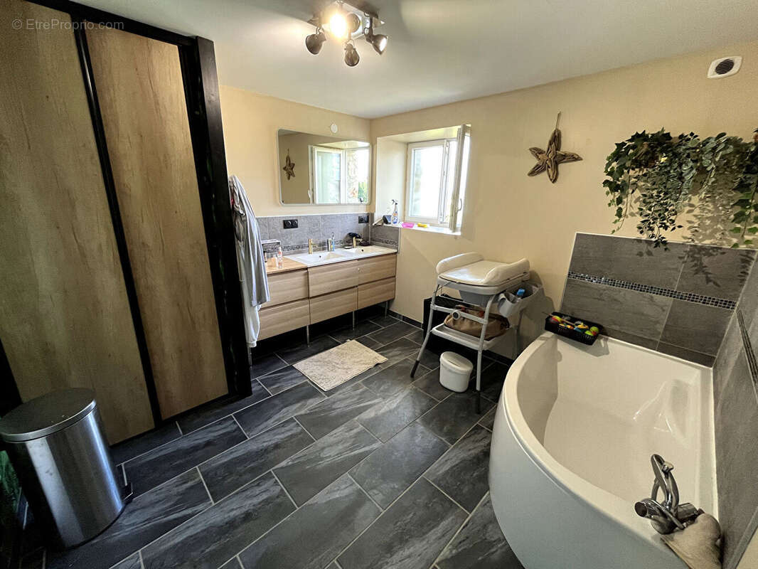 Maison à COMBOURTILLE