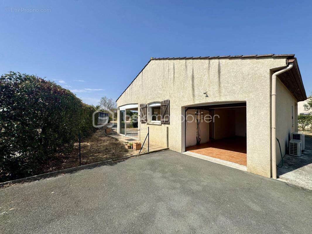 Plain-pied 3 chambres avec garage, piscine et grand terrain - photo 4
