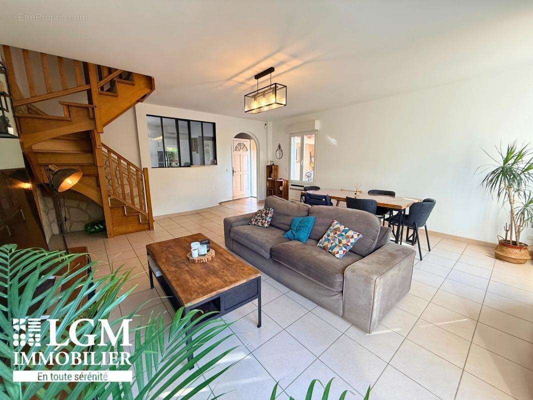Marignane  Maison 5 pièces sur 185 m2 de parcelle - photo 7