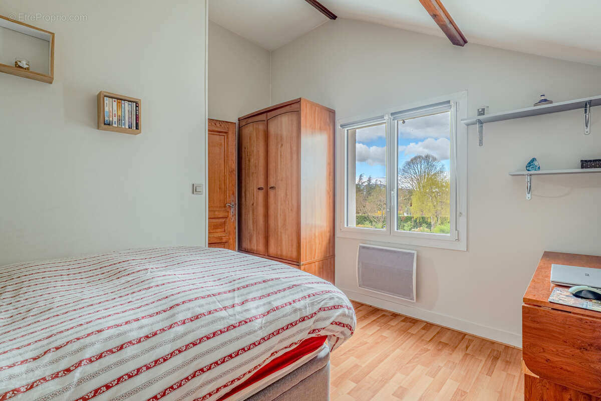 Maison à LA TOUR-DE-SALVAGNY