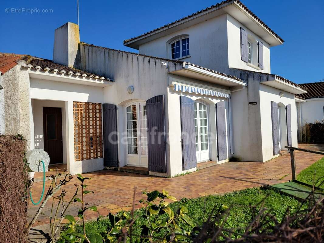 ( 85 ) Vendée entre NOIRMOUTIER , PORNIC et CHALLANS à vendre centre ville  BEAUVOIR SUR MER maison 7 pièces , 181 m² ,4 chambre - photo 9
