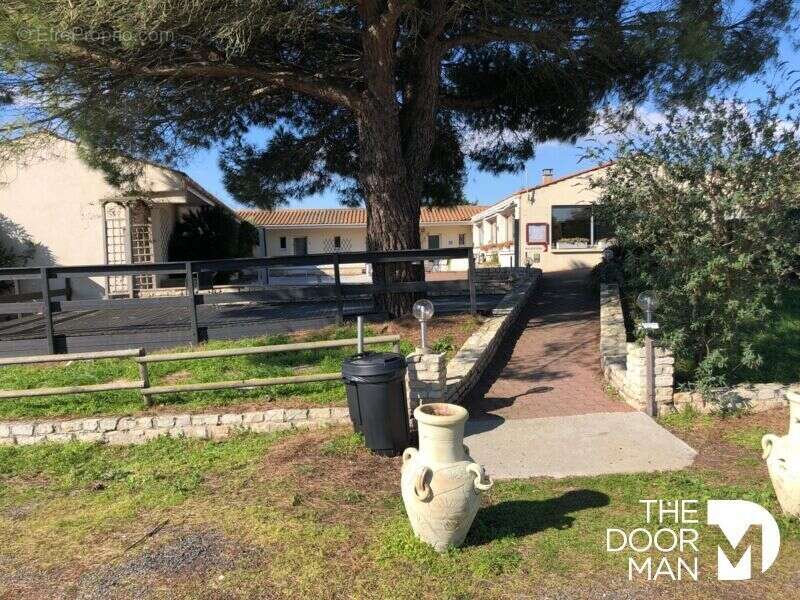 Commerce à SAINTE-SOULLE