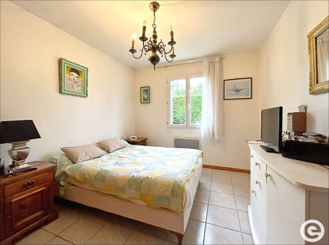 Maison à AILLANT-SUR-THOLON