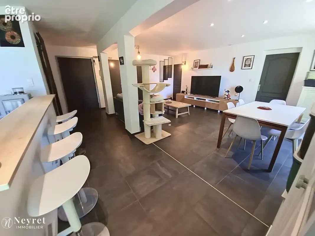 Coup de cœur assuré sur ce   T4 en Rez-de-jardin de 95,27 m2 avec cagibi et 180 m2 d'extérieur - photo 4