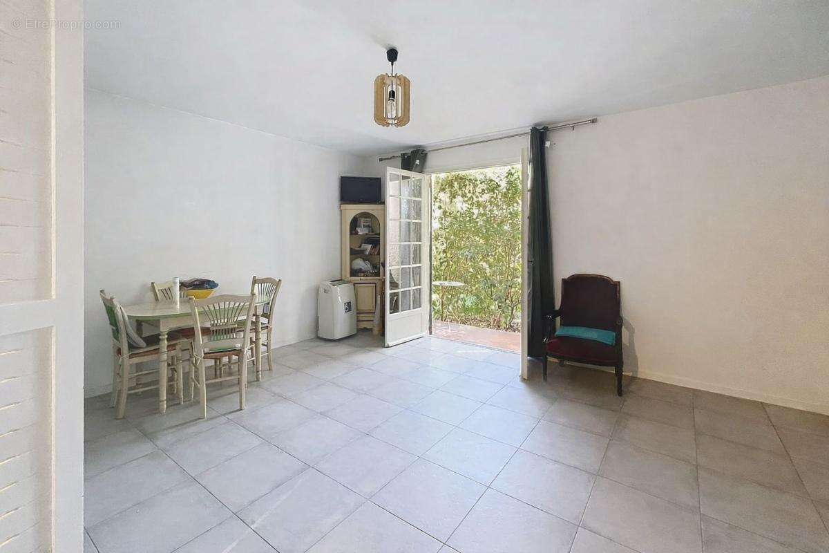 Studio quartier recherché des Collettes - Parking - photo 2