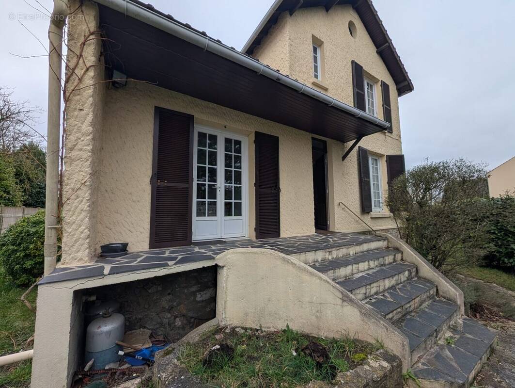 Maison à LES CLAYES-SOUS-BOIS