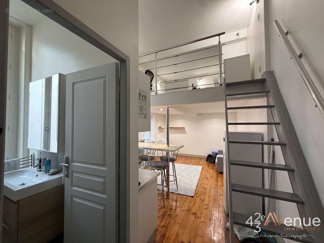 Appartement à SAINT-ETIENNE