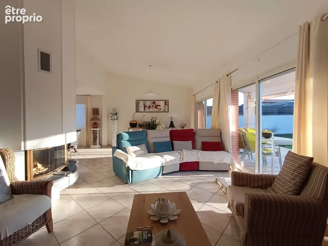 Maison T5 de 160 m2 avec piscine - photo 4