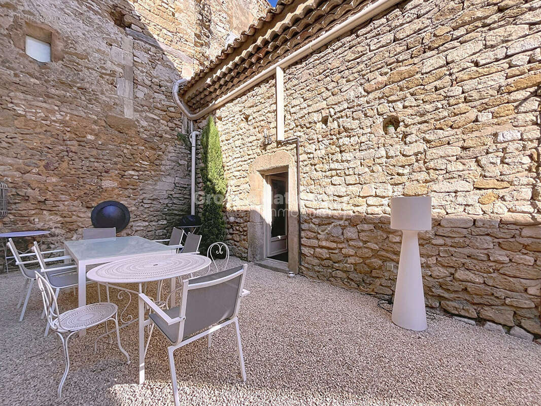 Maison à LA BAUME-DE-TRANSIT