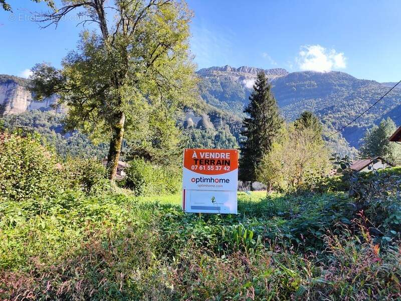 Terrain à SAINT-JOSEPH-DE-RIVIERE