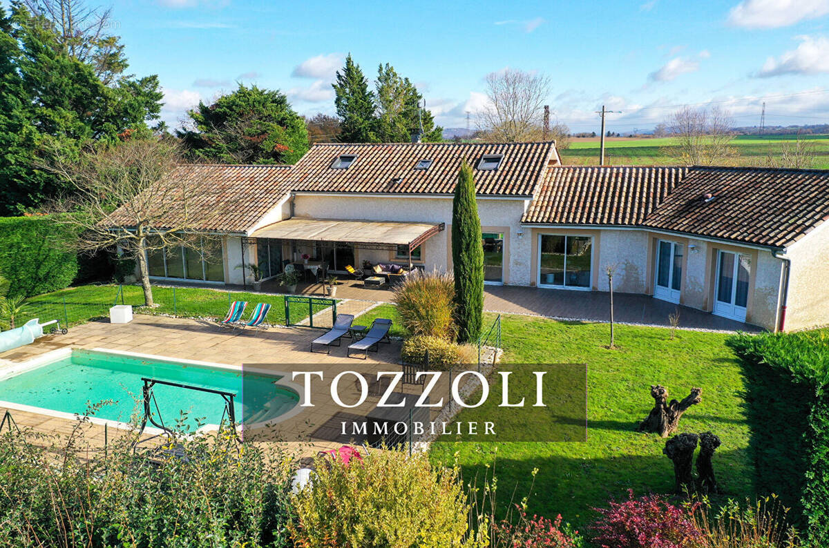 Maison à EYZIN-PINET