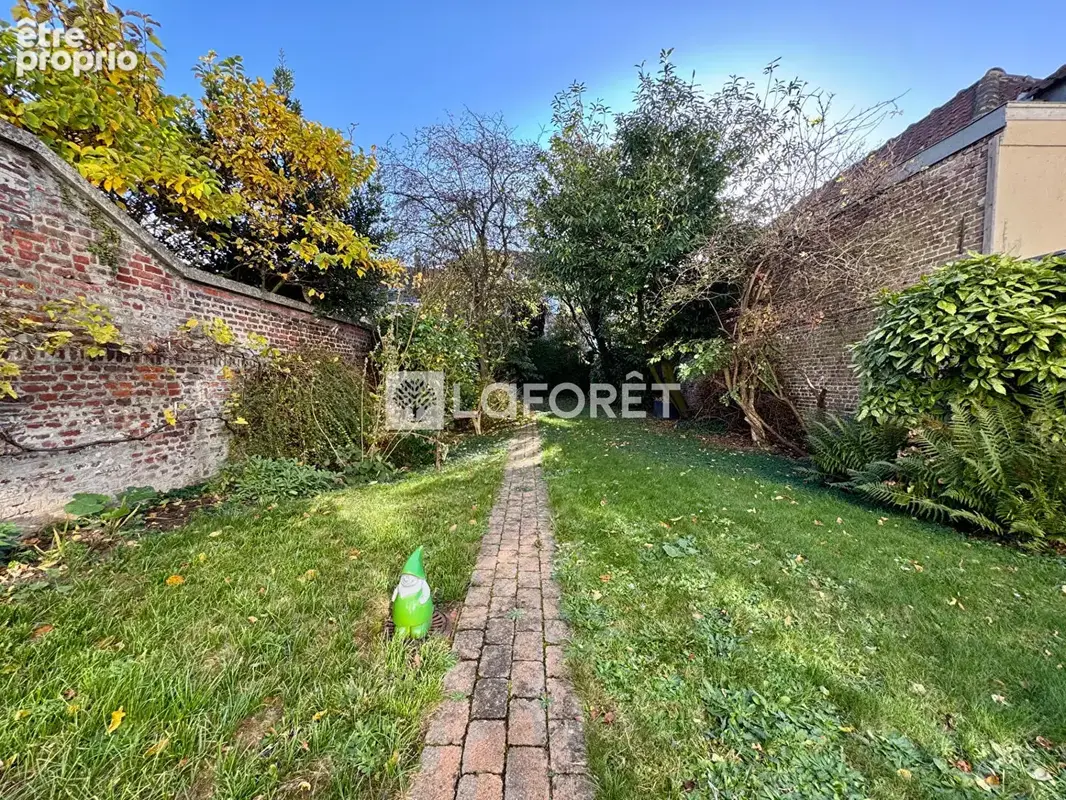 Maison bourgeoise - 6 chambres - jardin - cave - grenier - photo 10