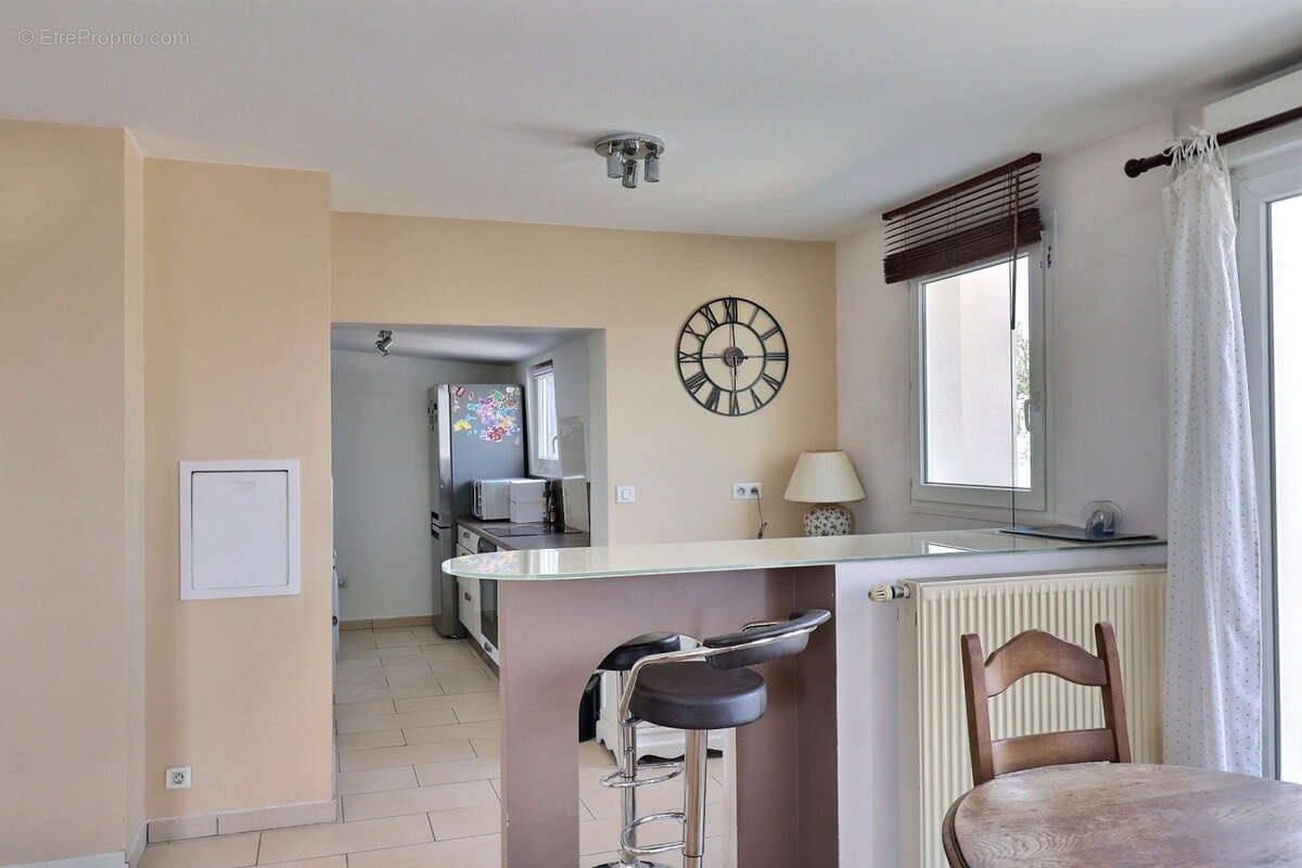 Appartement à COURBEVOIE