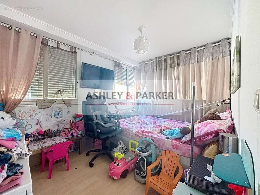 Appartement à SAINT-LAURENT-DU-VAR