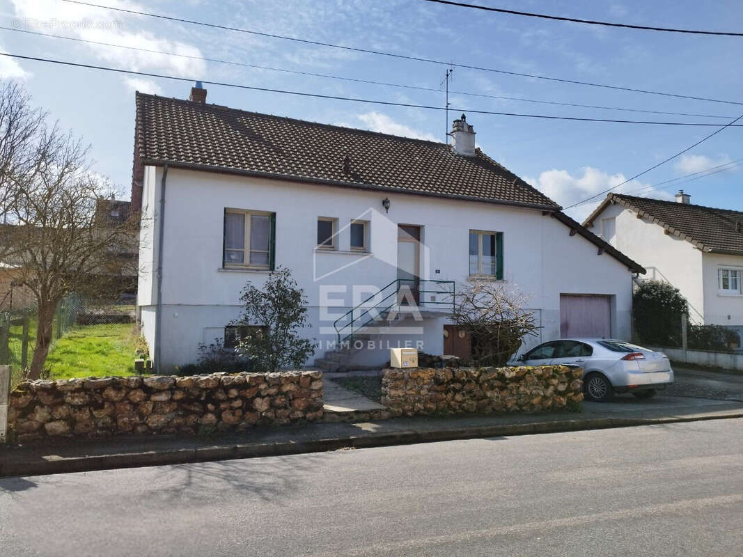 Maison à THIRON-GARDAIS