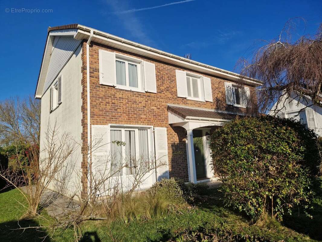 Maison 152 m² à Voisins-Le-Bretonneux  - photo 2