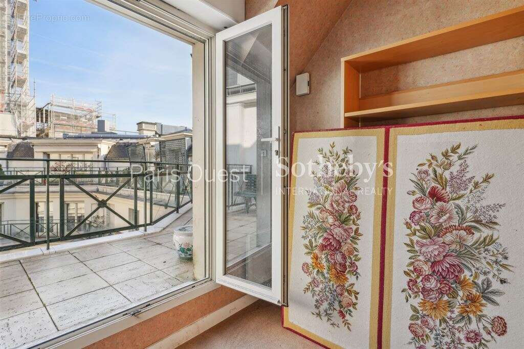 Appartement à PARIS-17E