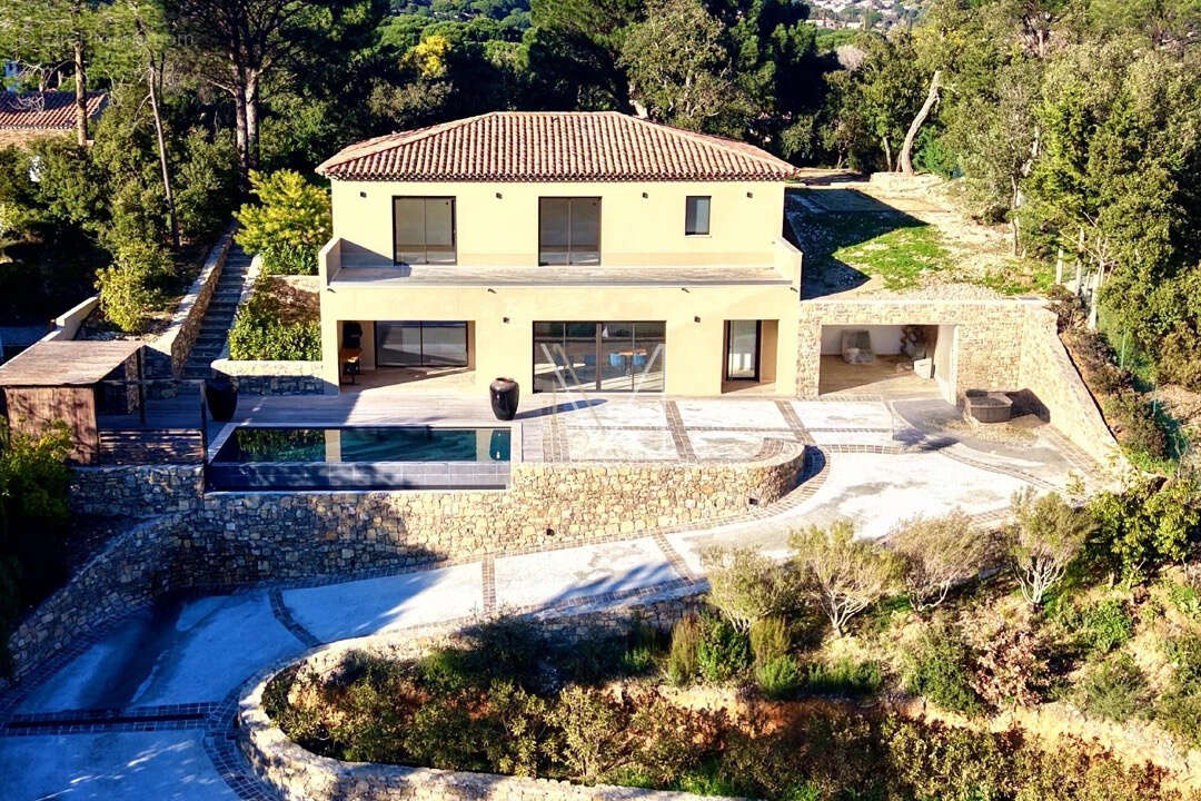 Maison à PLAN-DE-LA-TOUR