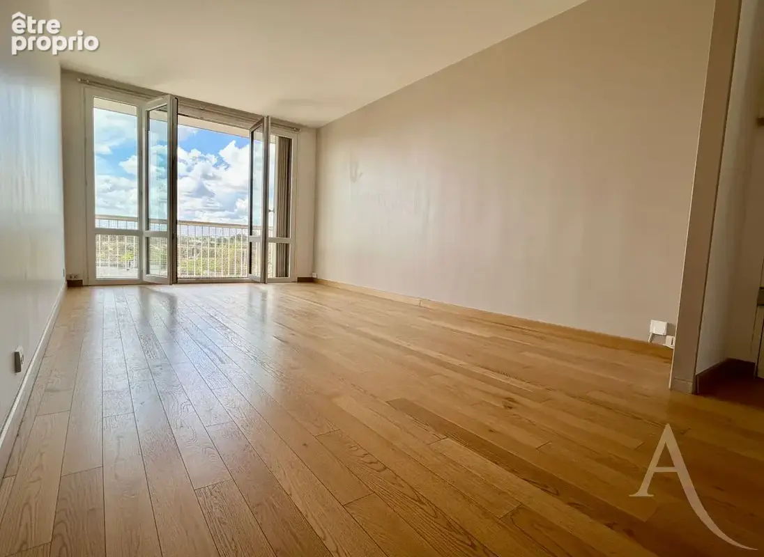 Appartement Chaville 3 pièces EXCLUSIVITÉ  Chaville Rive Gauche balcon cave parking ascenseur vue dégagée - photo 3