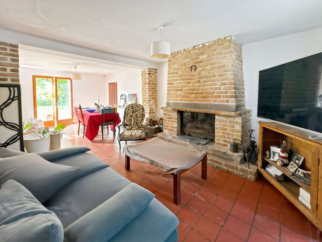 Maison à JOUY-LE-MOUTIER