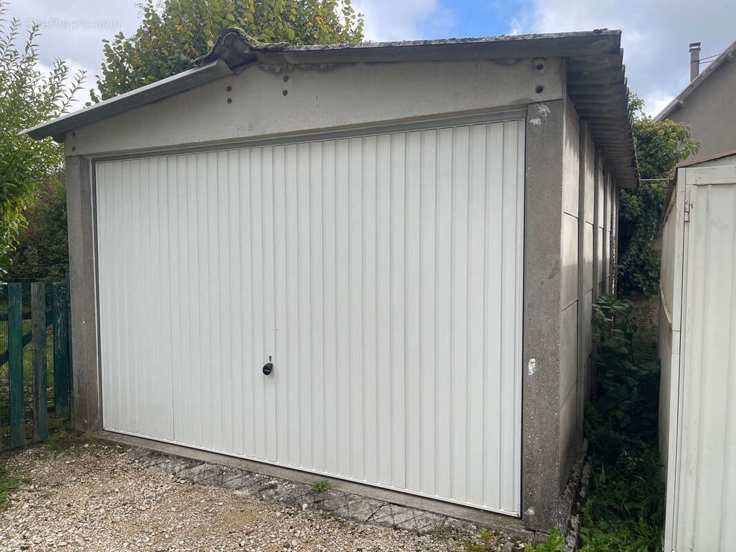 Maison à LA BATIE-DIVISIN