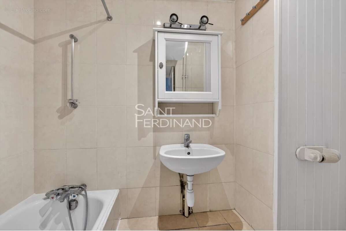 Appartement à PARIS-17E