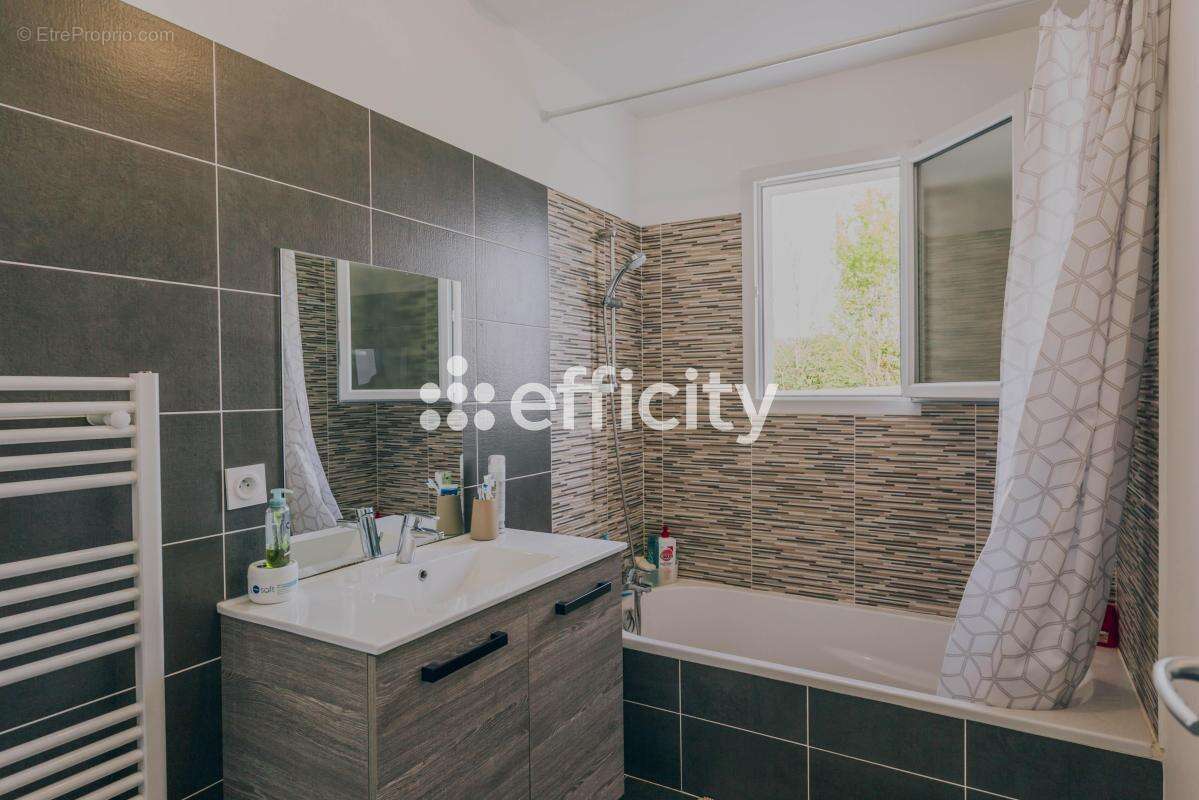 Maison à SAINTE-SOULLE