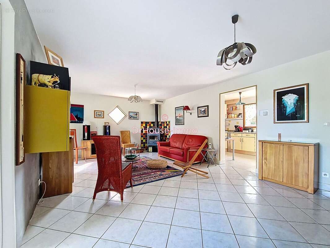 Maison à LES CLAYES-SOUS-BOIS