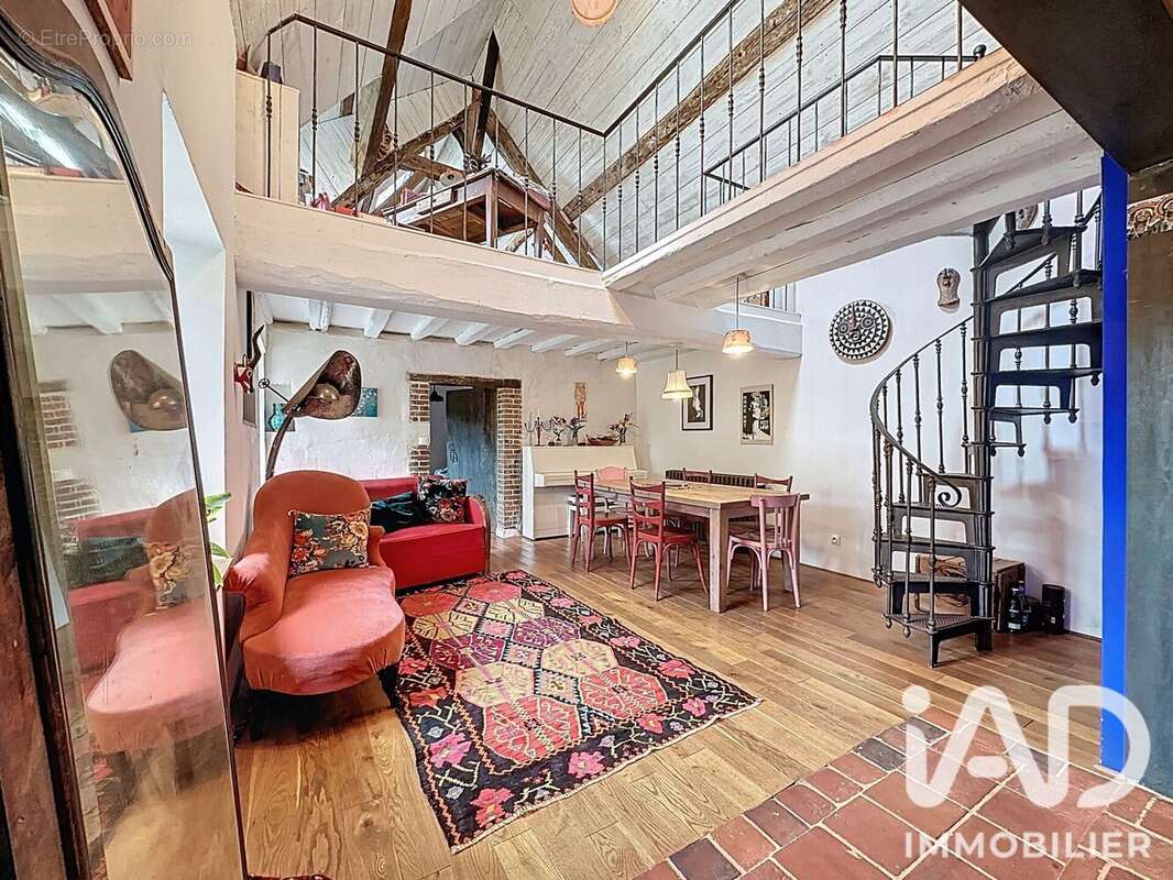 Maison 189 m² à Saint-Ange-Et-Torcay  - photo 4
