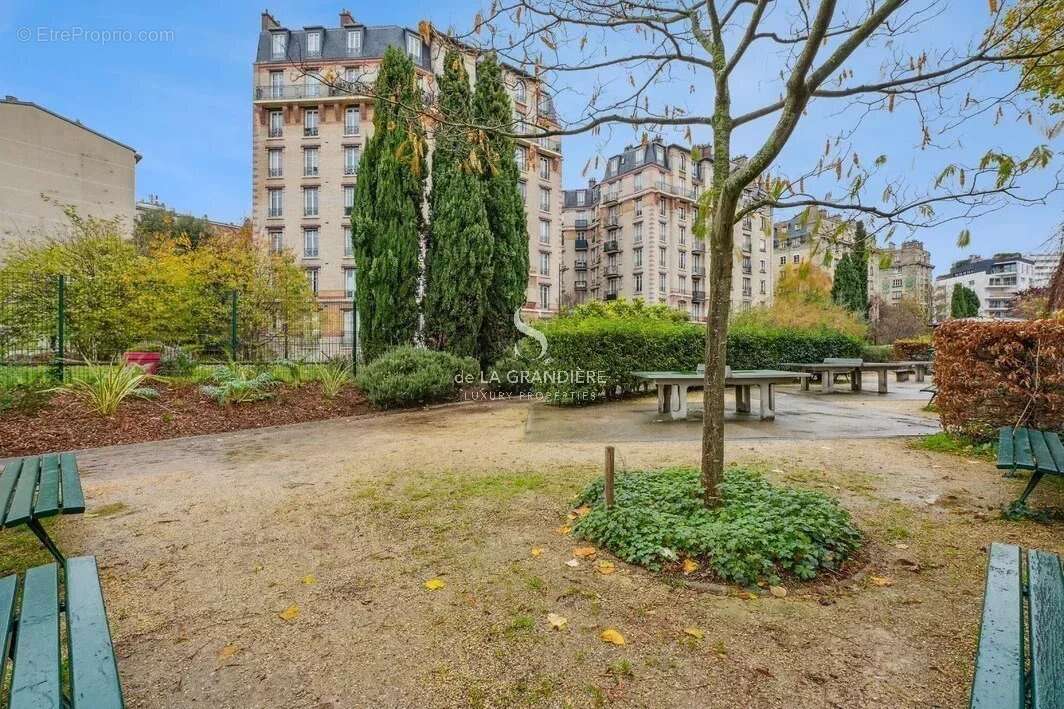 Appartement à PARIS-17E
