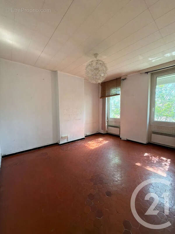 Appartement à MARSEILLE-4E