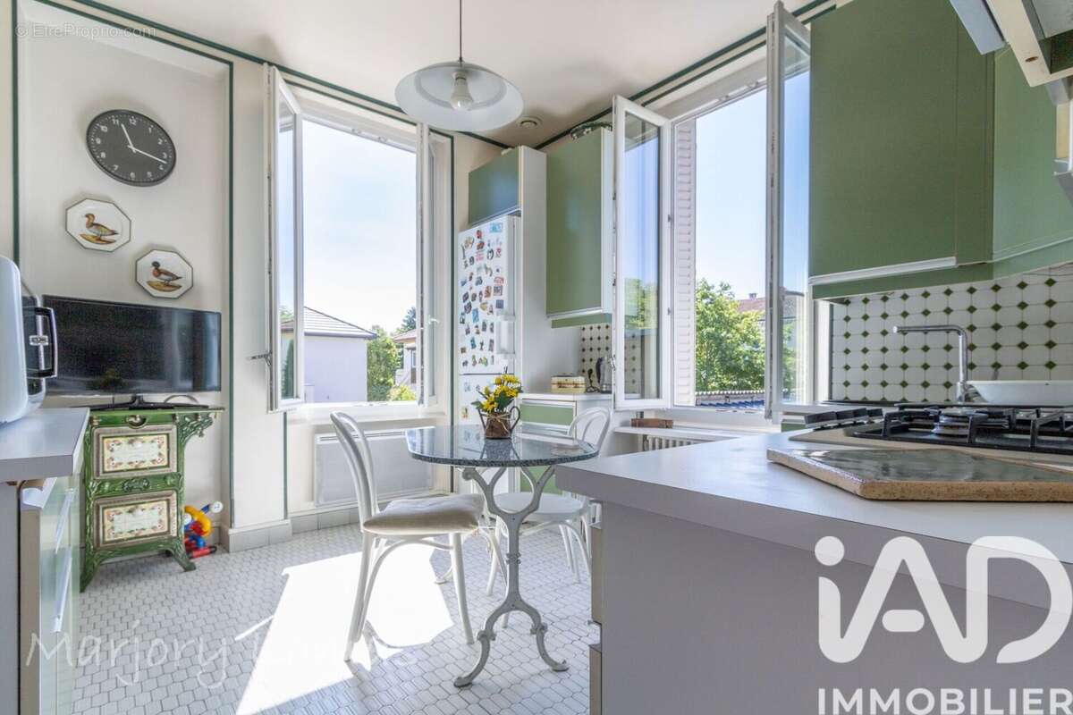 Maison 135 m² à Bron  - photo 6
