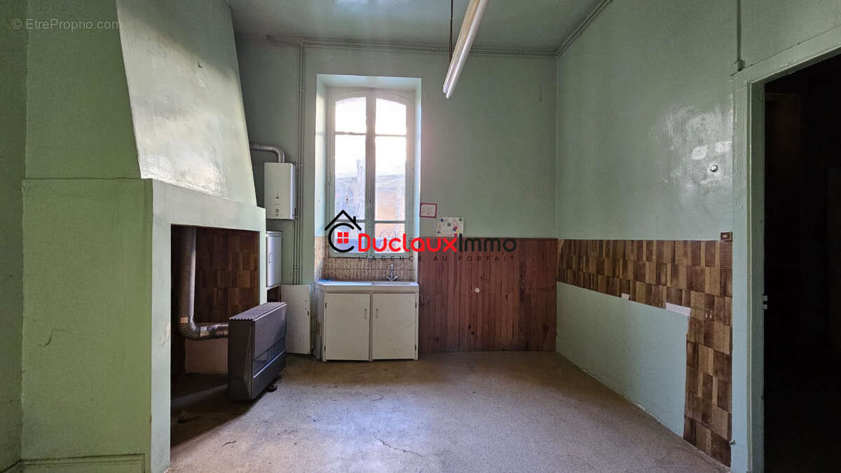 AURILLAC, GRAND appartement à rénover - photo 6
