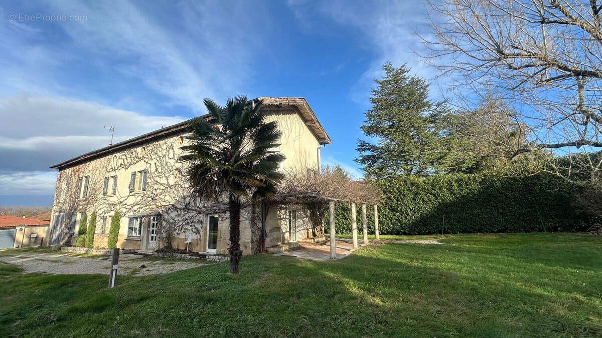 Maison à EYZIN-PINET