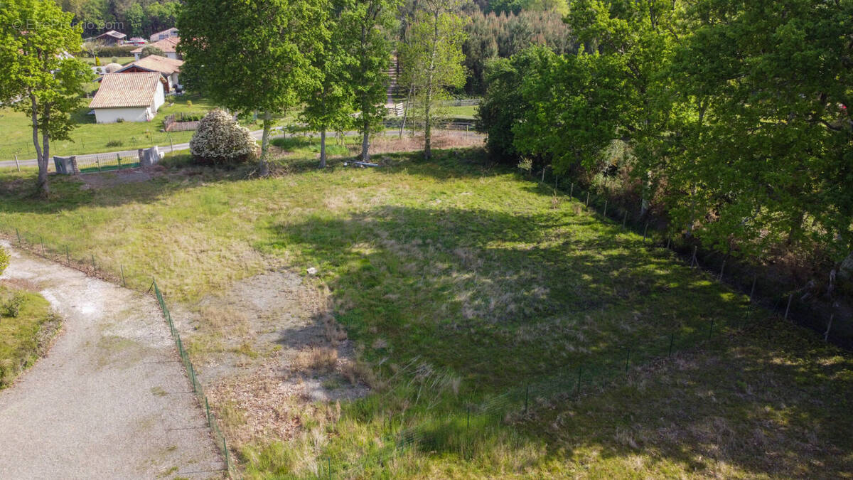 Terrain à LIT-ET-MIXE