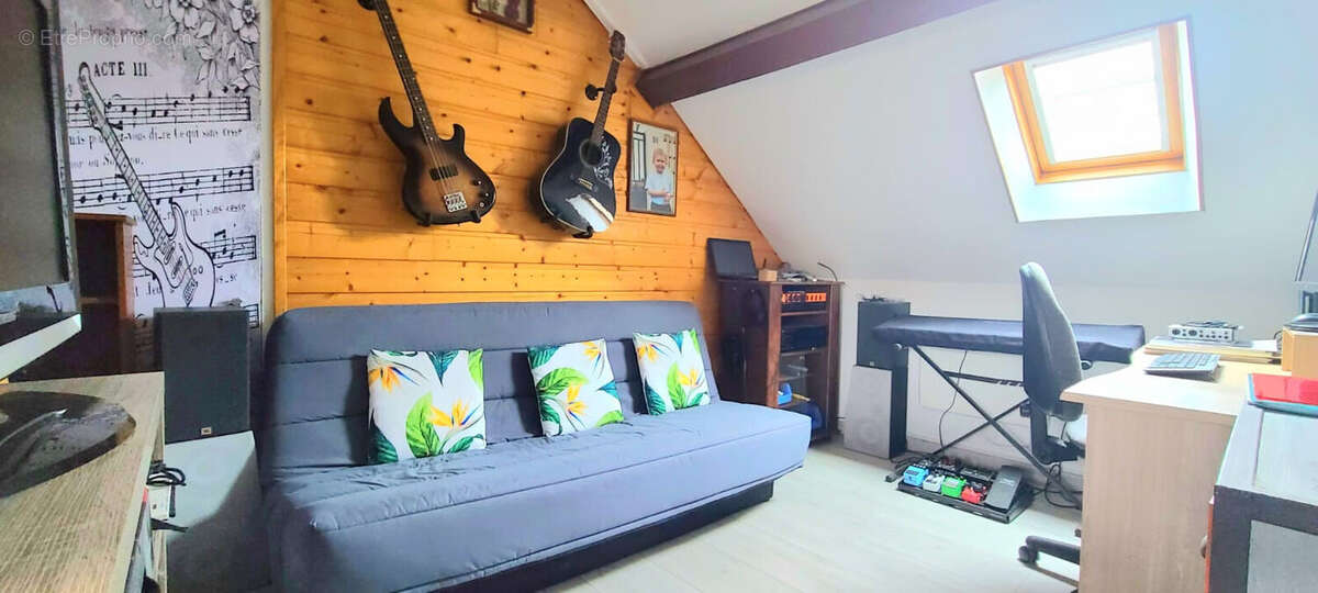 Maison à LE MESNIL-AUBRY