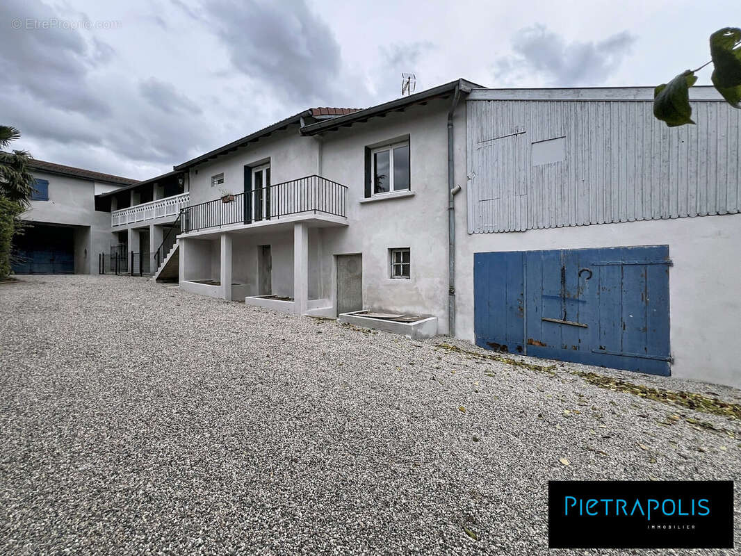 Appartement à GENAY