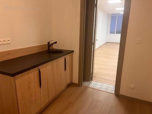 Rez-de-chaussée commercial de 70m² - photo 7