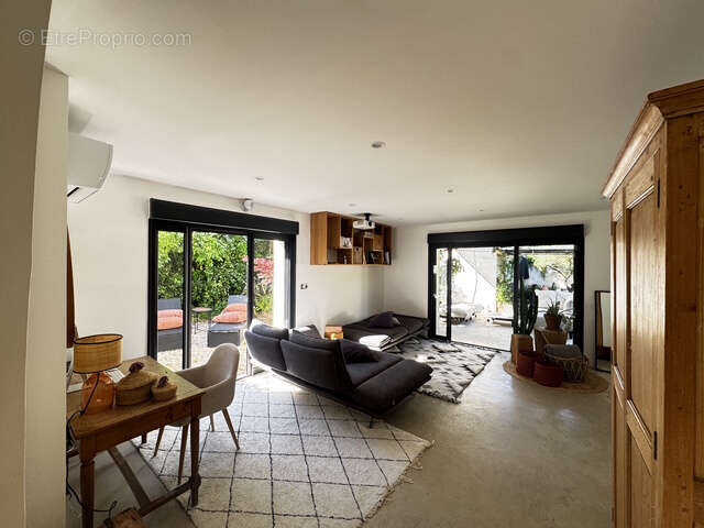 A vendre Maison T6 210m2 sur 2500m2 Terrain. Piscine. - photo 4