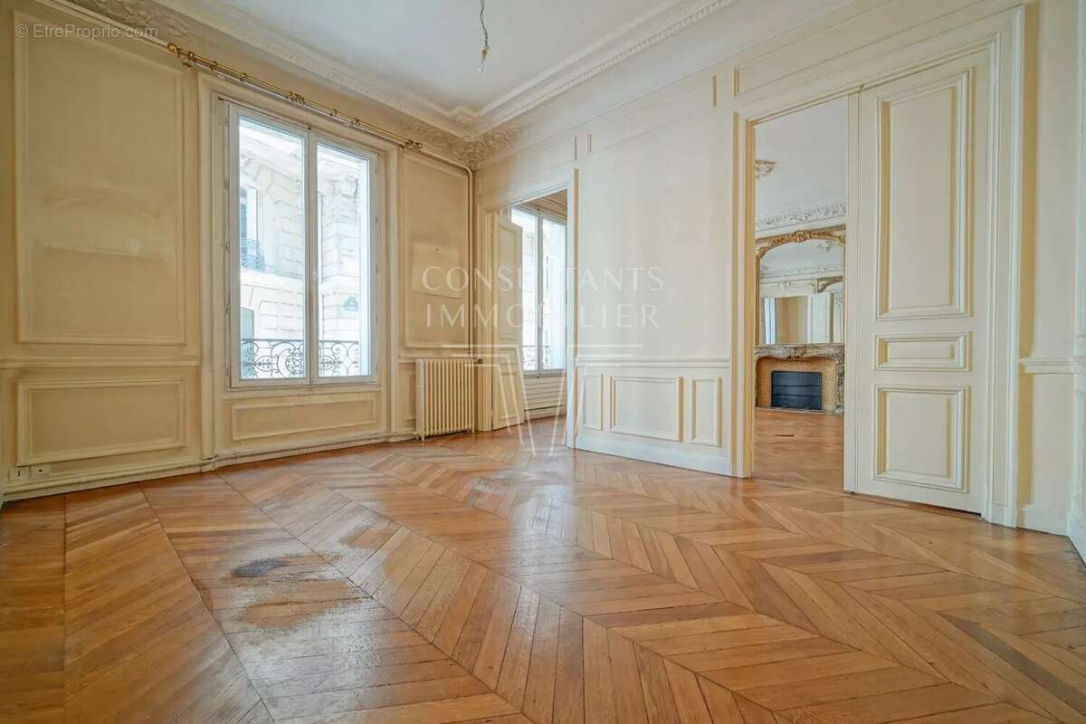Appartement à PARIS-8E